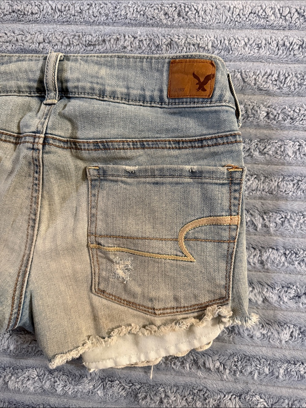 Y2K American Eagle Low-Rise Distressed Denim Mini Shorts w Lace Pockets - Picture 5 of 7
